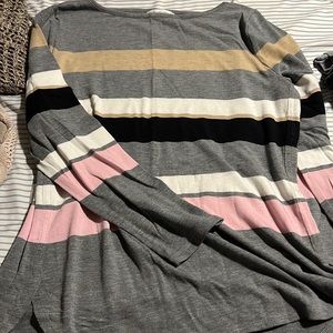 Lightweight casual sweater.